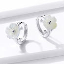 Boucles d'oreilles fleurs blanches