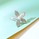 Broche fleur avec perle