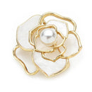 Broche fleur blanche