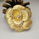 Broche fleur en or