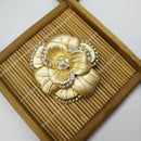 Broche fleur en or