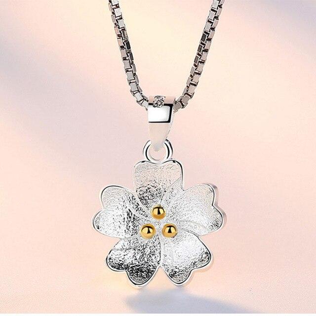 Collier fleur de frangipanier
