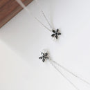 Collier fleur noire