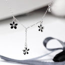 Collier fleurs ras du cou