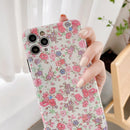 coque iPhone fleurie et colorée