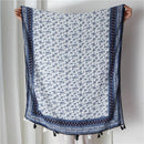 Foulard fleuri bleu et blanc