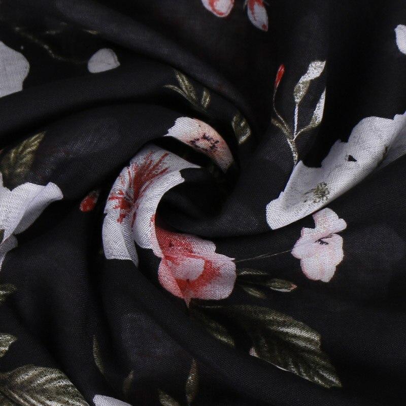 Foulard noir avec fleur