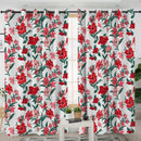 Rideau blanc avec fleur rouge